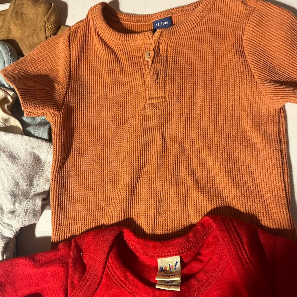 Boys clothes 12-18 months. Features 6 onesies, button cambray shirt & 2 t shirts - Picture 2 of 6